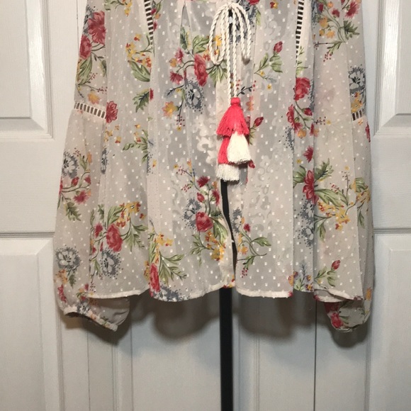Sheer Floral Overlay top with Tassel Tie size XXL - Picture 2 of 5